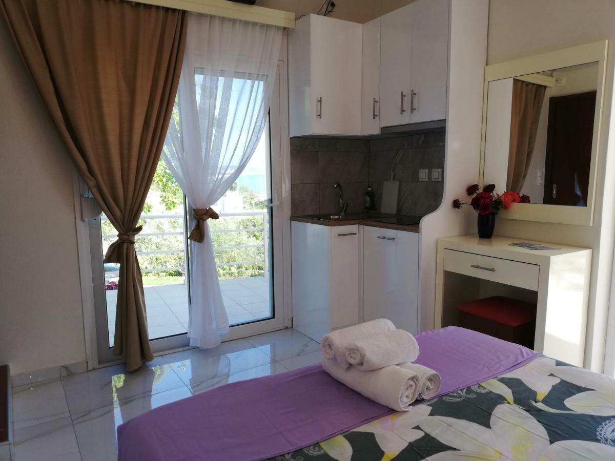 Spiros Rooms Kastrosikia Exterior photo